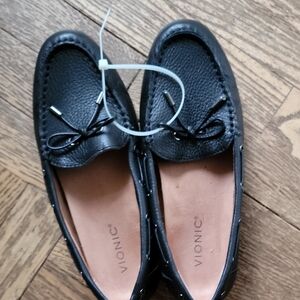 VIONIC/ Classic Black Loafers/8.5